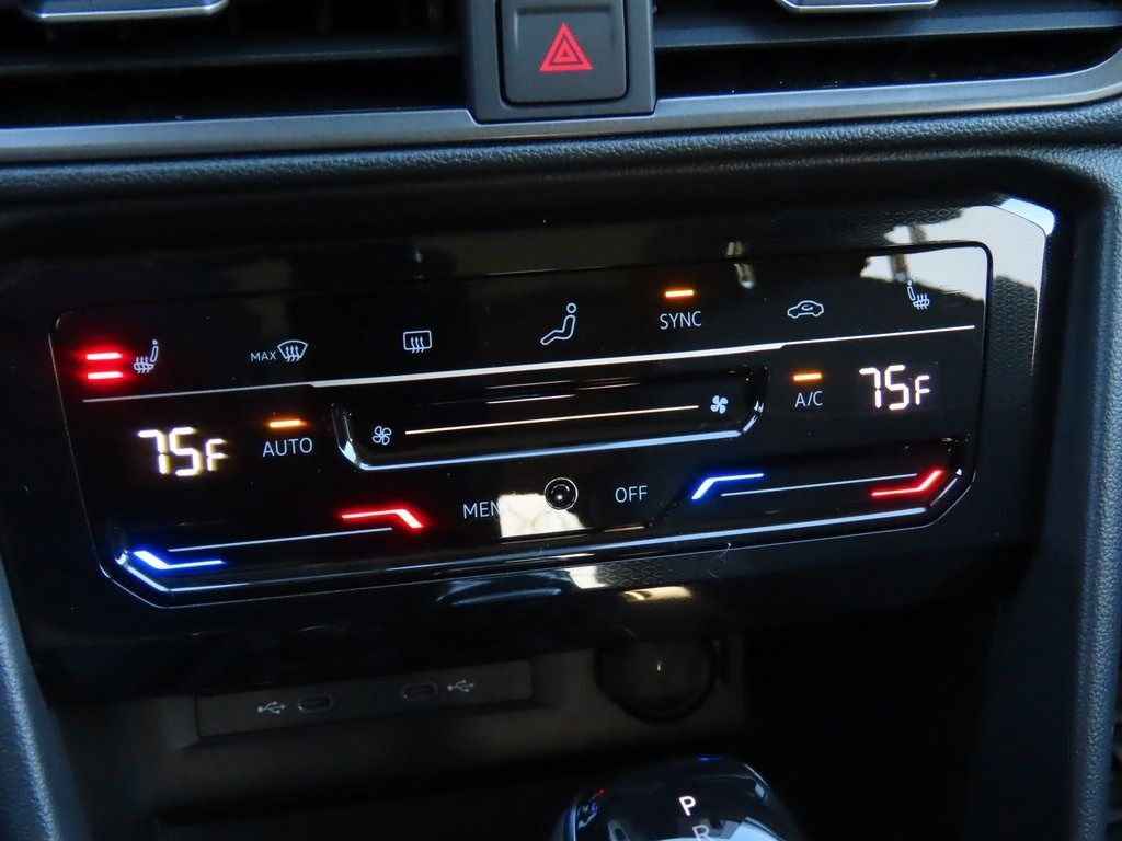 2025 Volkswagen Taos SE photo 23