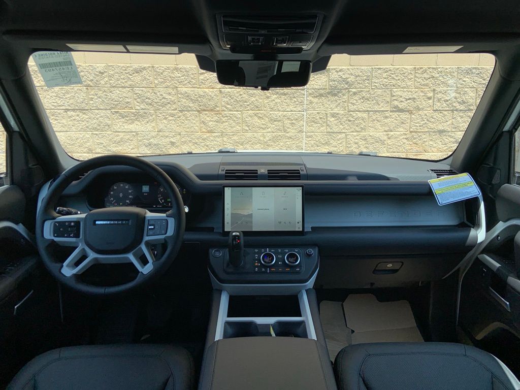 2025 Land Rover Defender 110 X-Dynamic SE photo 18