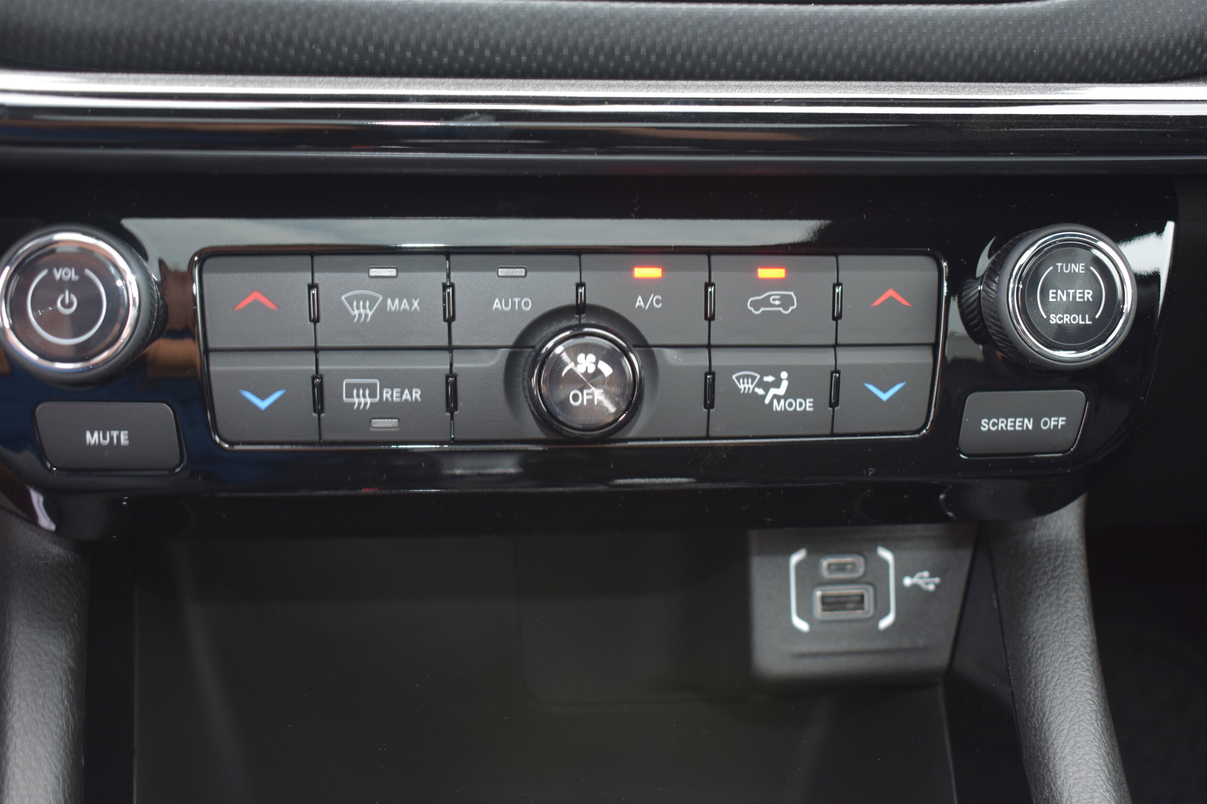 2025 Jeep Compass Latitude photo 17