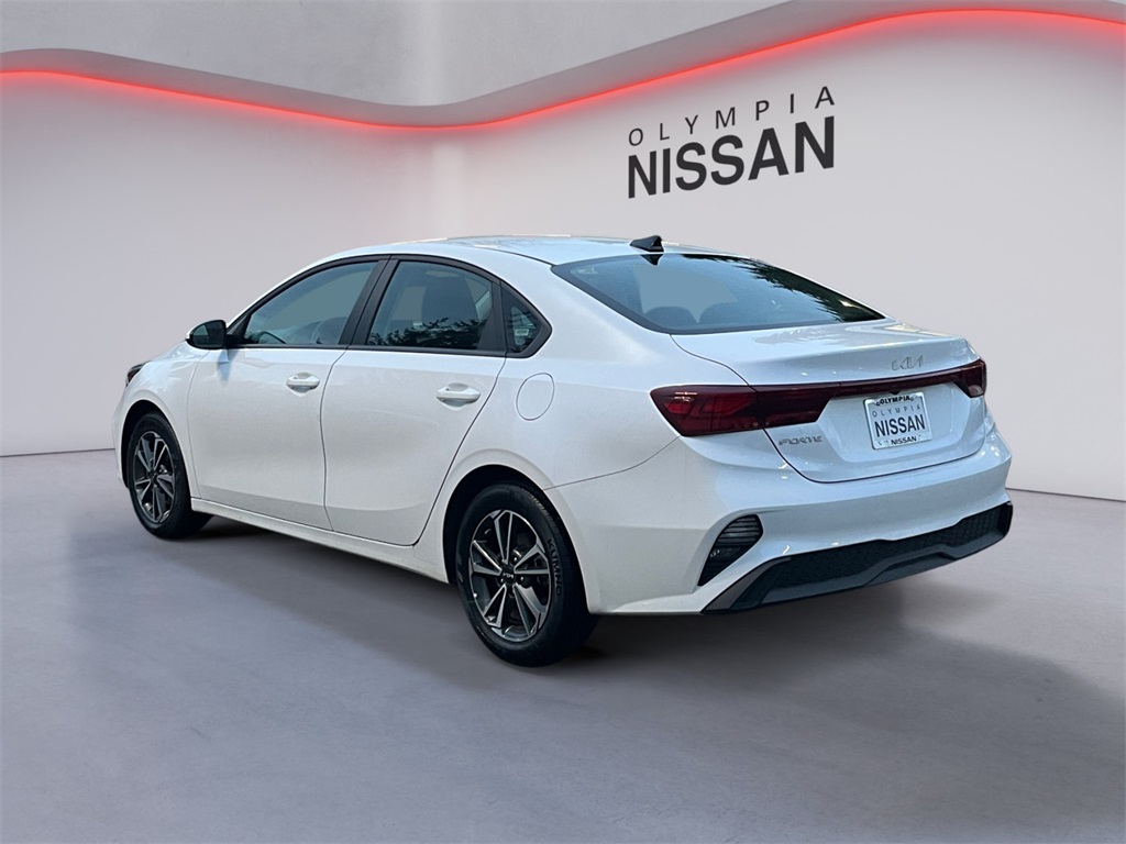 2024 Kia Forte LXS photo 3