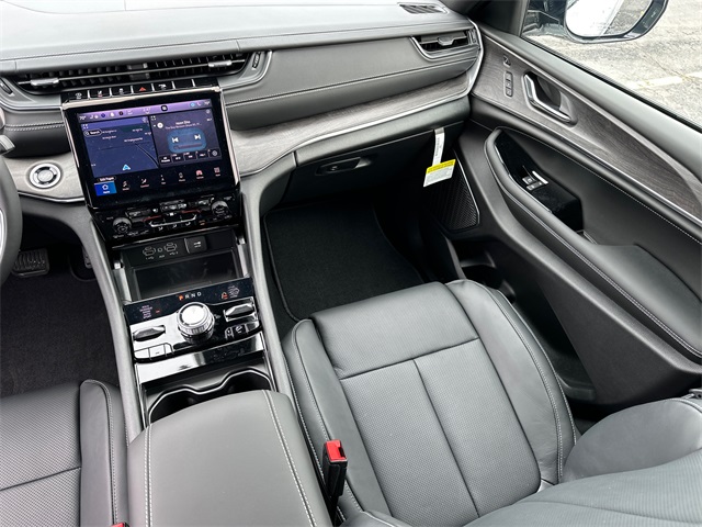 2025 Jeep Grand Cherokee Overland photo 19