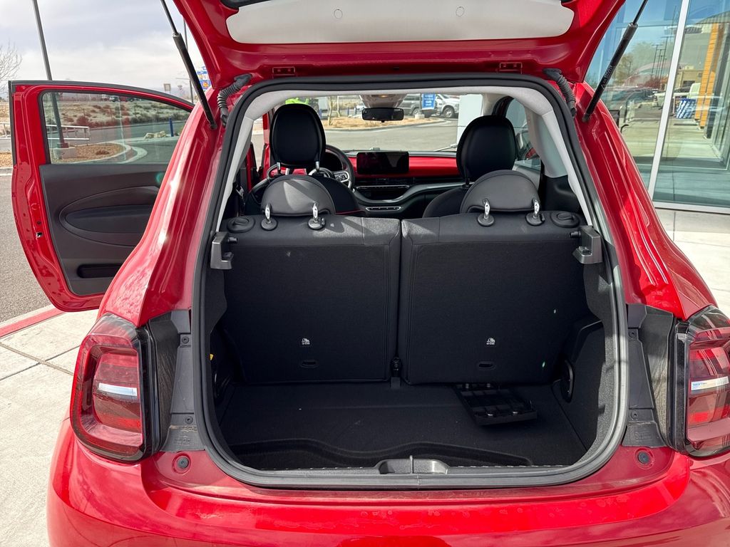 2024 Fiat 500e Red photo 8