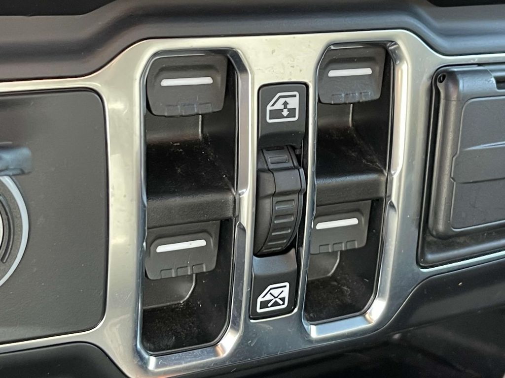 2023 Jeep Wrangler Sport S photo 26