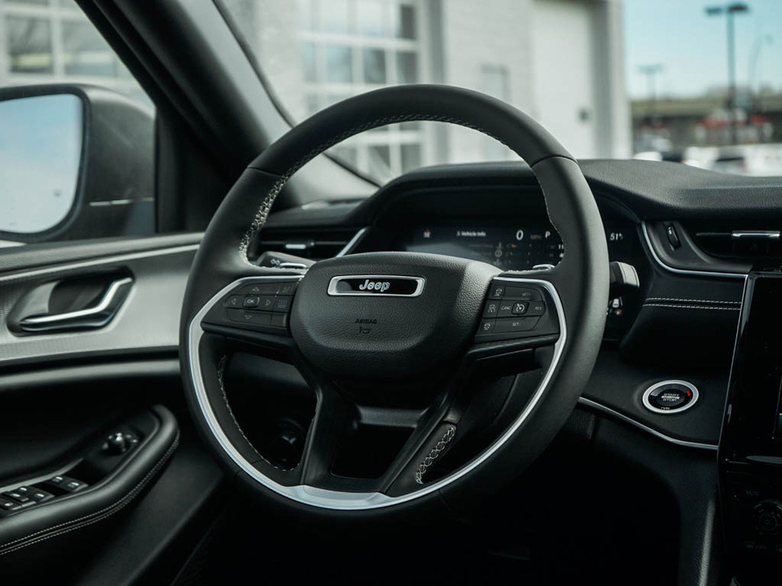 2025 Jeep Grand Cherokee Laredo photo 15