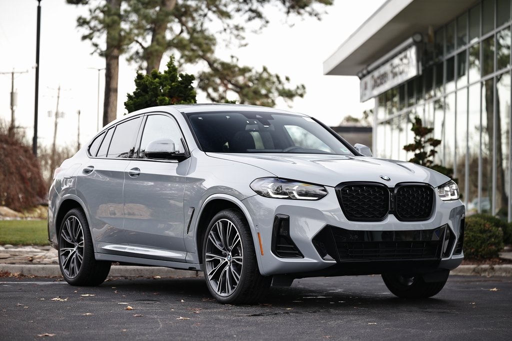 2025 BMW X4 30i's photo