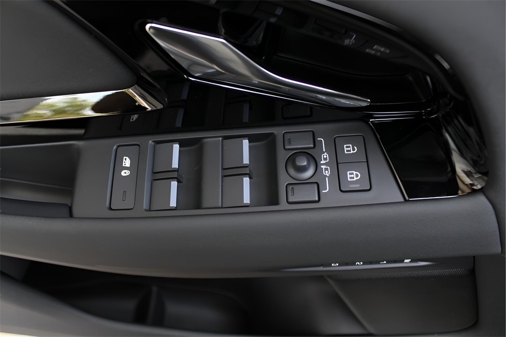 2026 Land Rover Range Rover Evoque S photo 10
