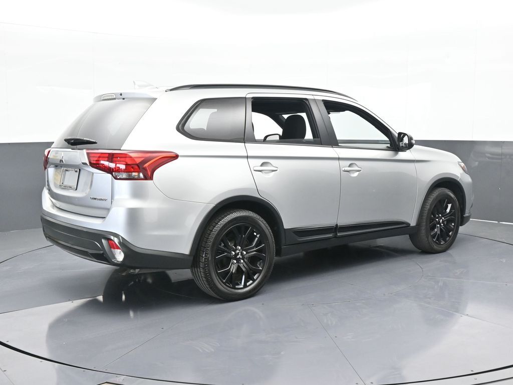2018 Mitsubishi Outlander LE photo 6
