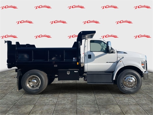 2025 Ford F-750 Base photo 2