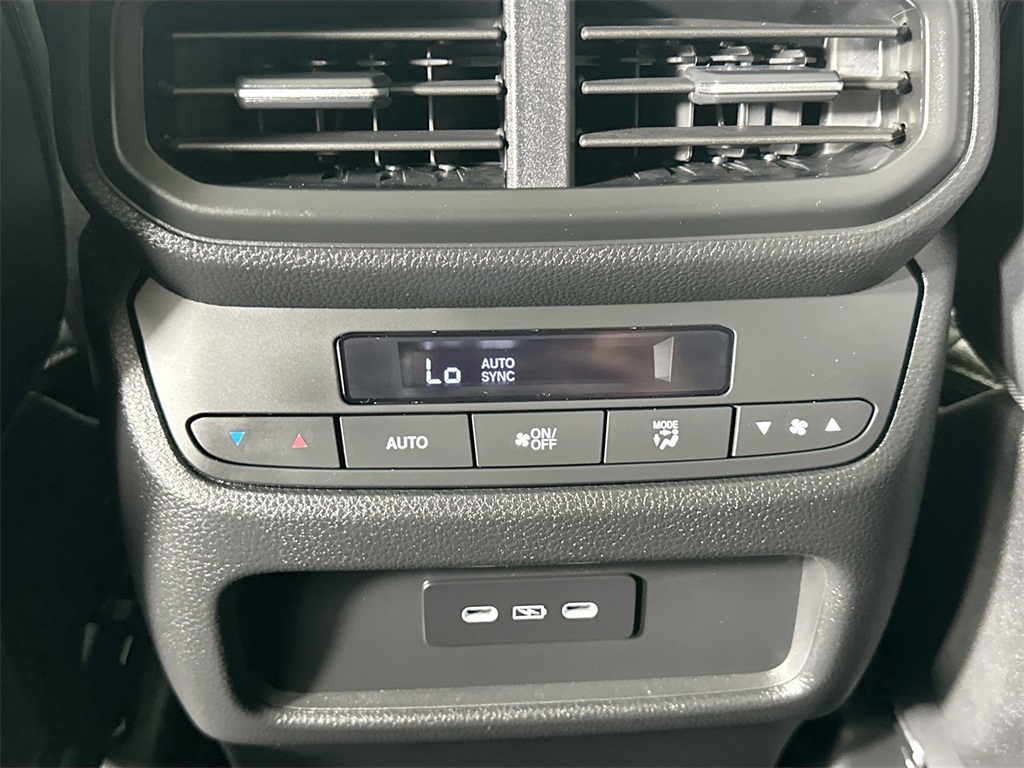 2025 Honda Pilot Touring photo 26