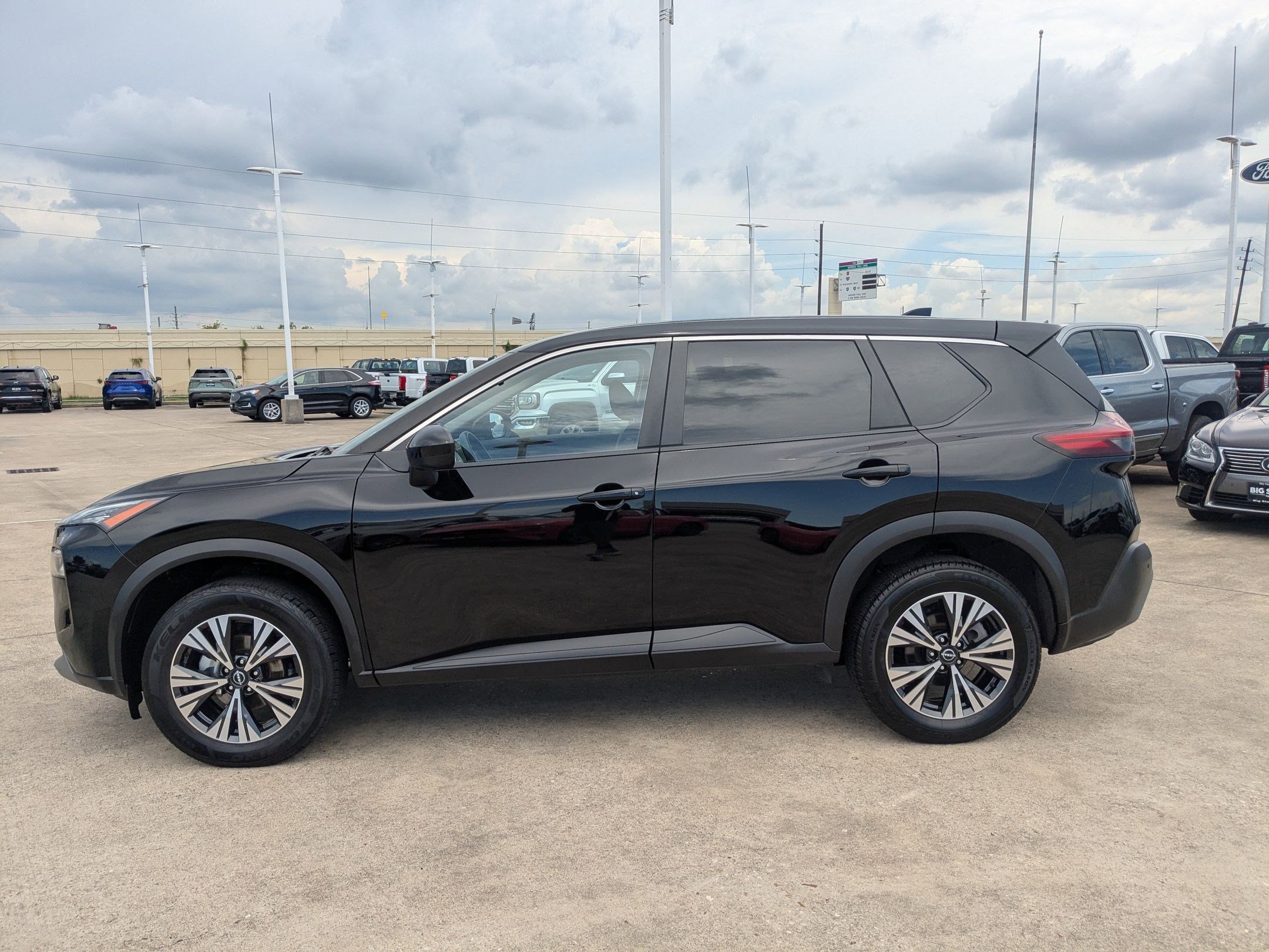 2023 Nissan Rogue SV photo 6