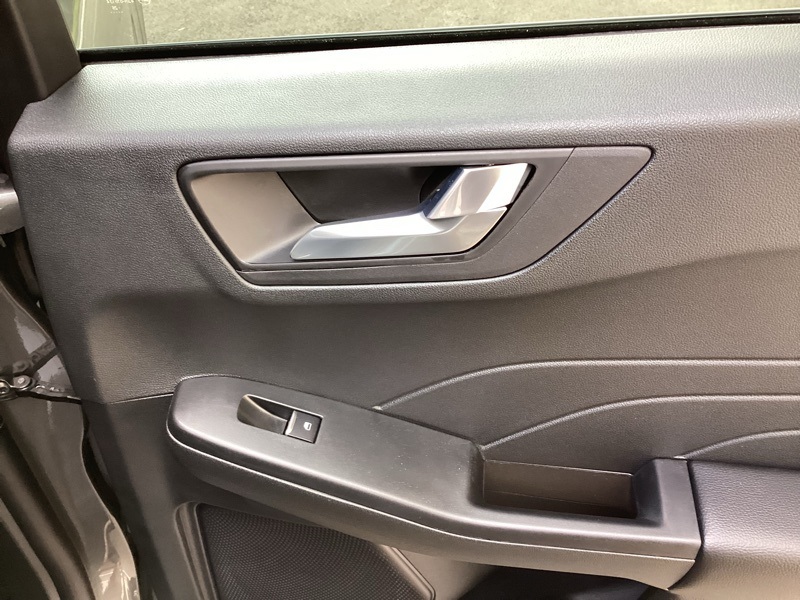 2025 Ford Escape Hybrid ST-Line Select photo 11