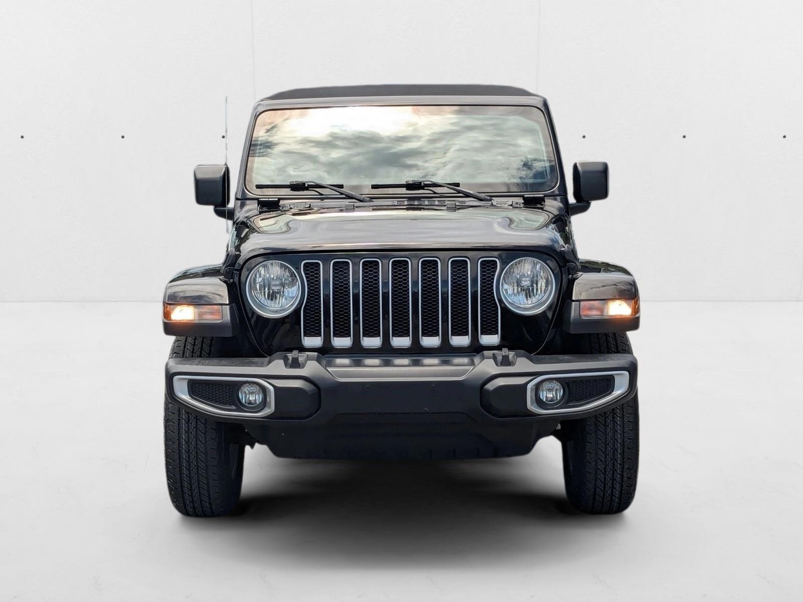 2018 Jeep Wrangler Unlimited Sahara photo 2