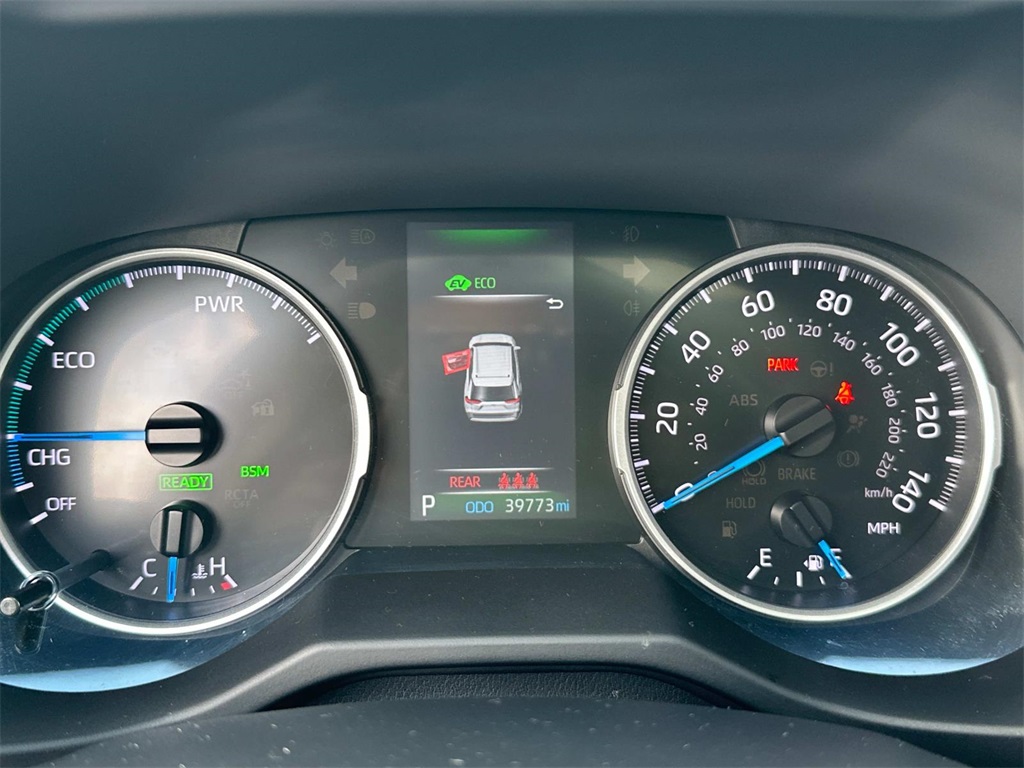 2021 Toyota RAV4 Hybrid XLE photo 24