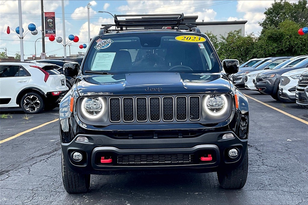 2023 Jeep Renegade Trailhawk photo 2