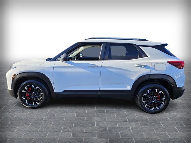 2022 Chevrolet Trailblazer LT photo 2