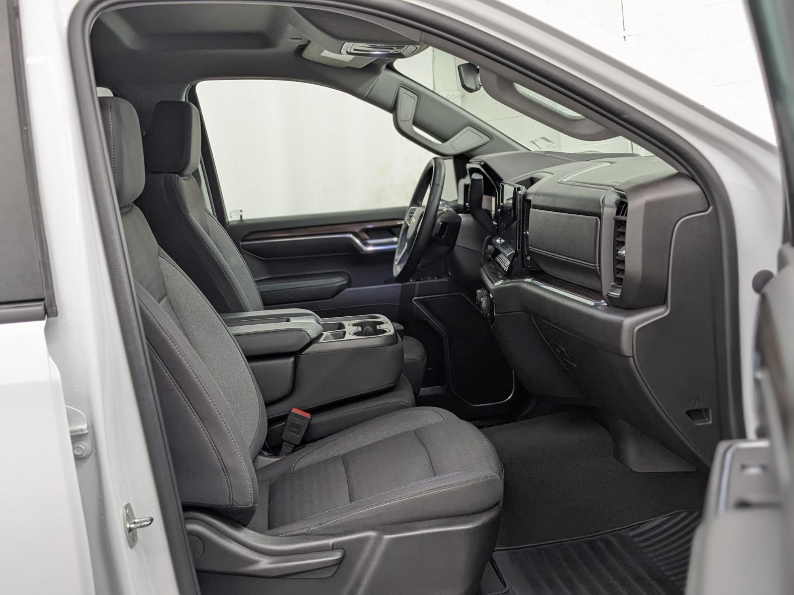 2023 Chevrolet Silverado 1500 photo 17