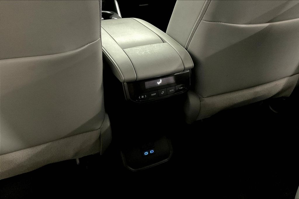 2022 Toyota Highlander Hybrid XLE photo 32