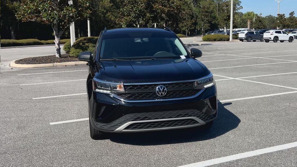 2022 Volkswagen Taos S photo 2