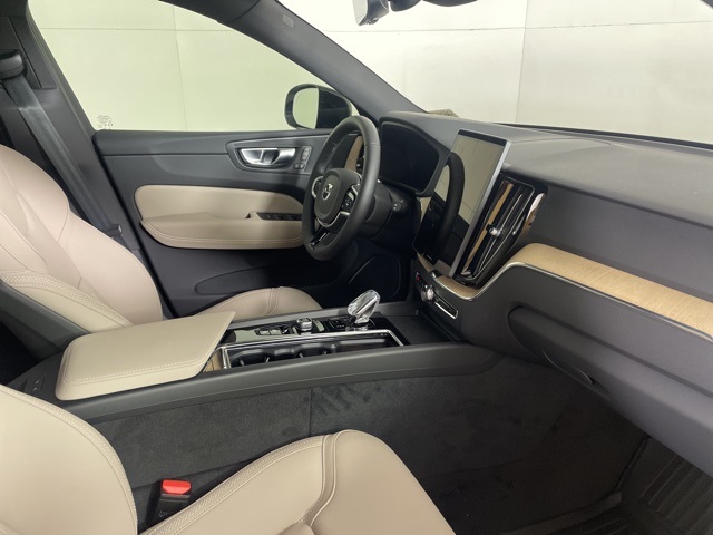 2026 Volvo XC60 T8 Plus photo 14