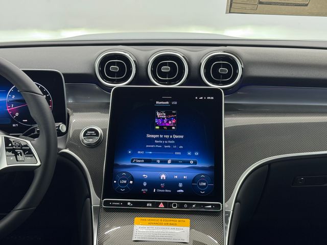 2025 Mercedes Benz GLC 300 photo 4