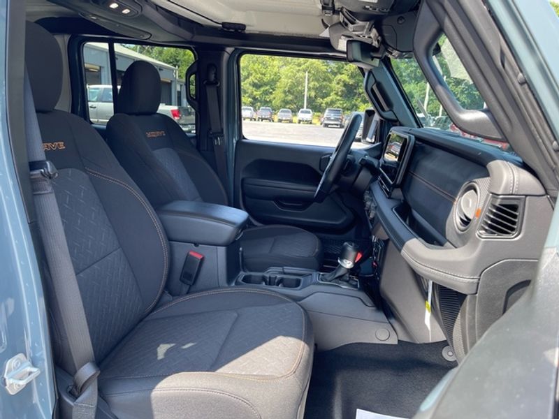 2024 Jeep Gladiator Mojave photo 14