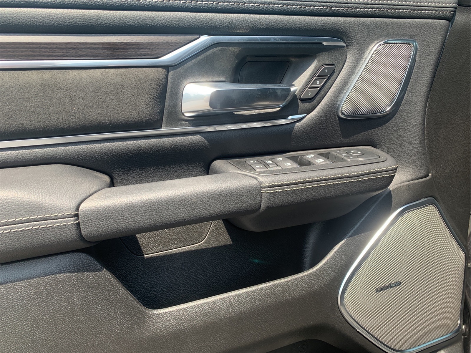 2026 Ram 1500 Laramie photo 10