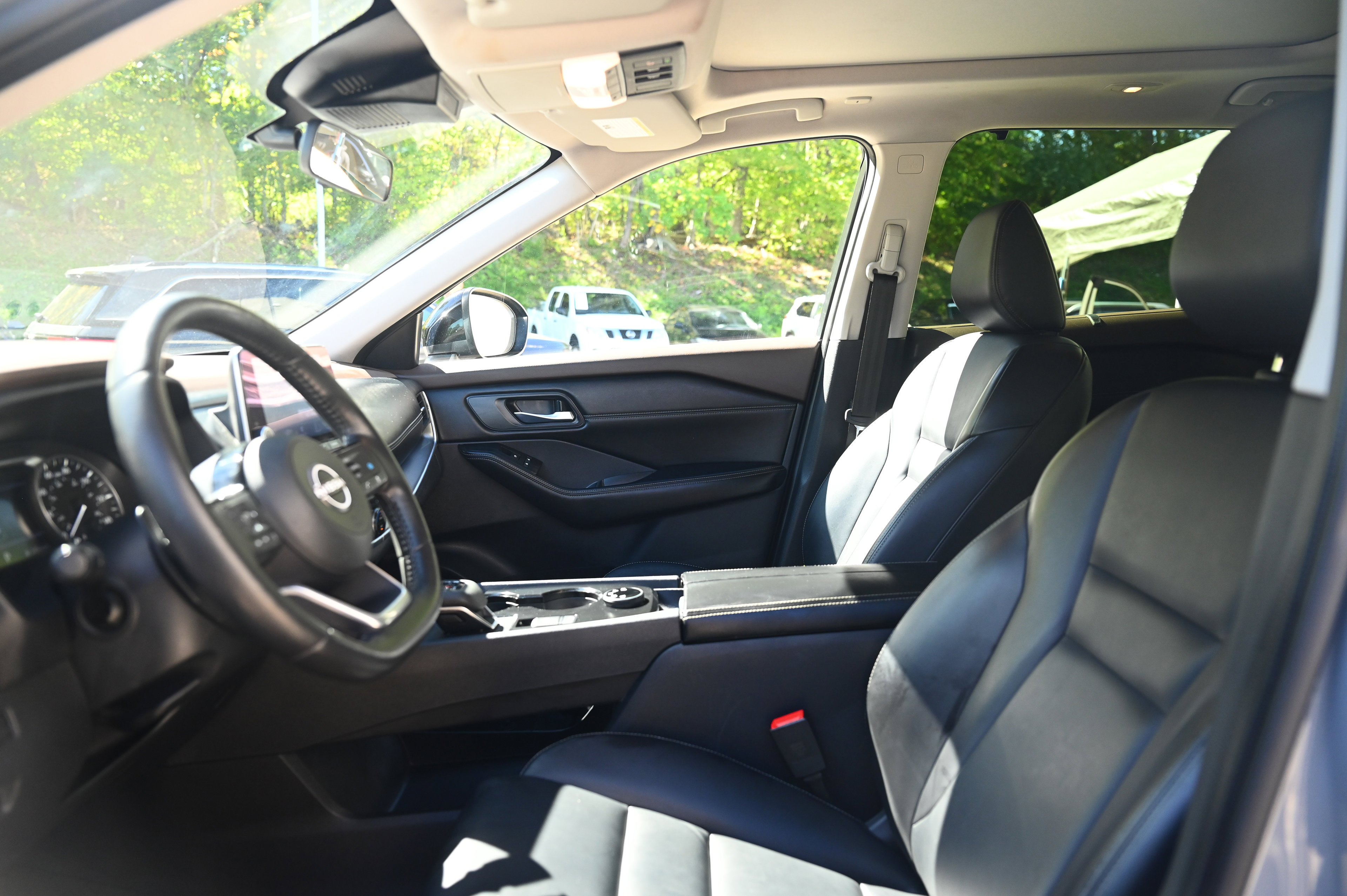 2023 Nissan Rogue SV photo 17