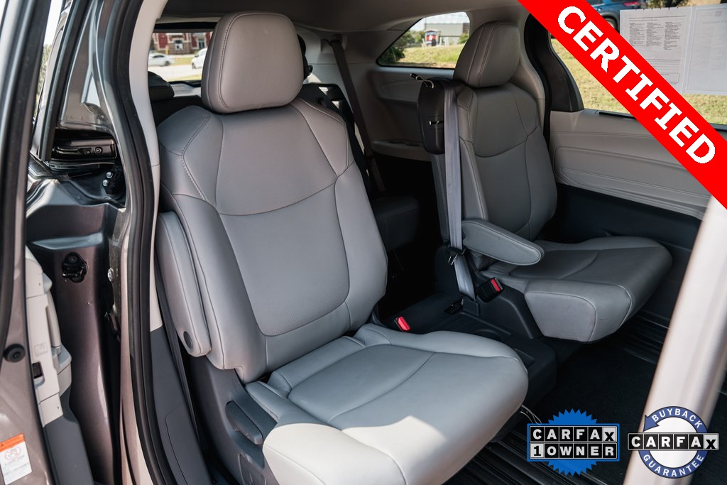 2021 Toyota Sienna XLE photo 29