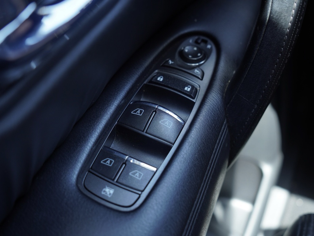 2022 Nissan Armada SV photo 12