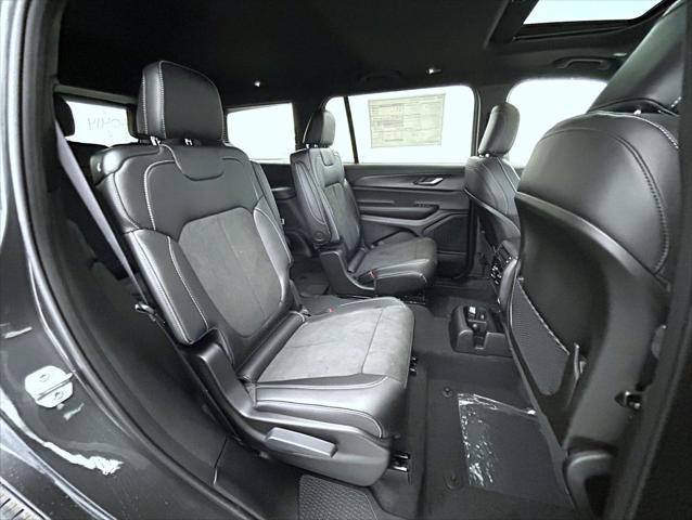 2025 Jeep Grand Cherokee Altitude photo 18
