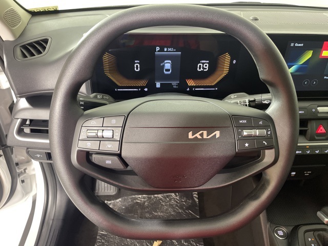 2025 Kia K4 LXS photo 17