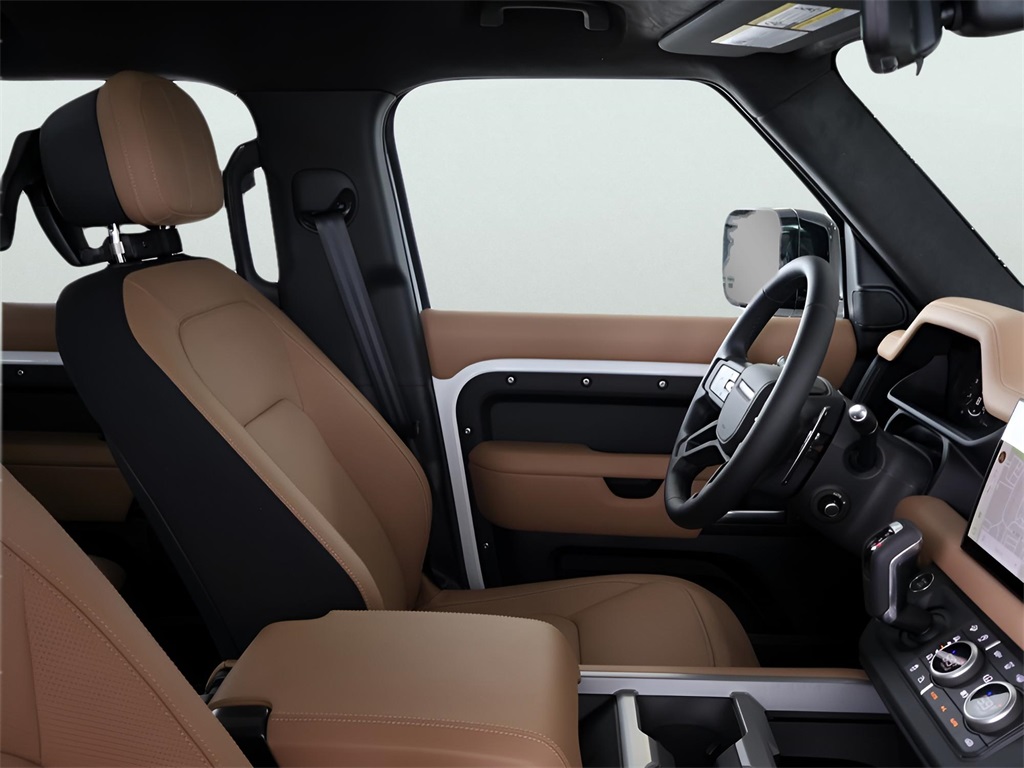 2025 Land Rover Defender 130 V8 photo 9