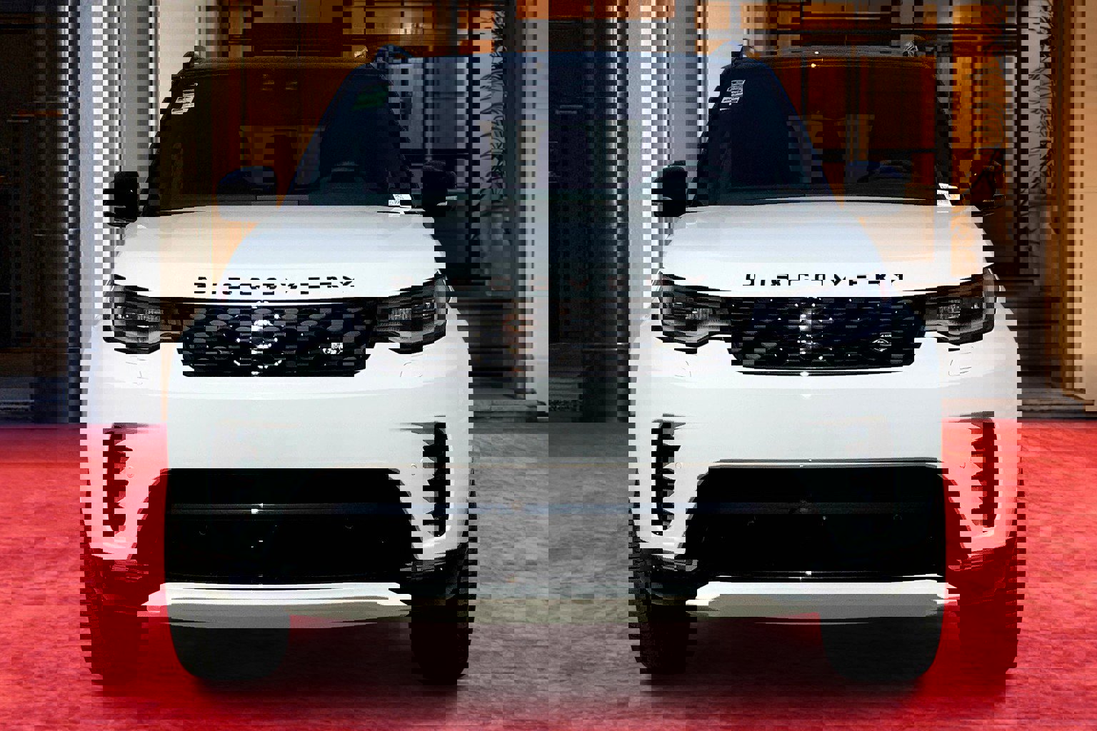 2025 Land Rover Discovery SE photo 2