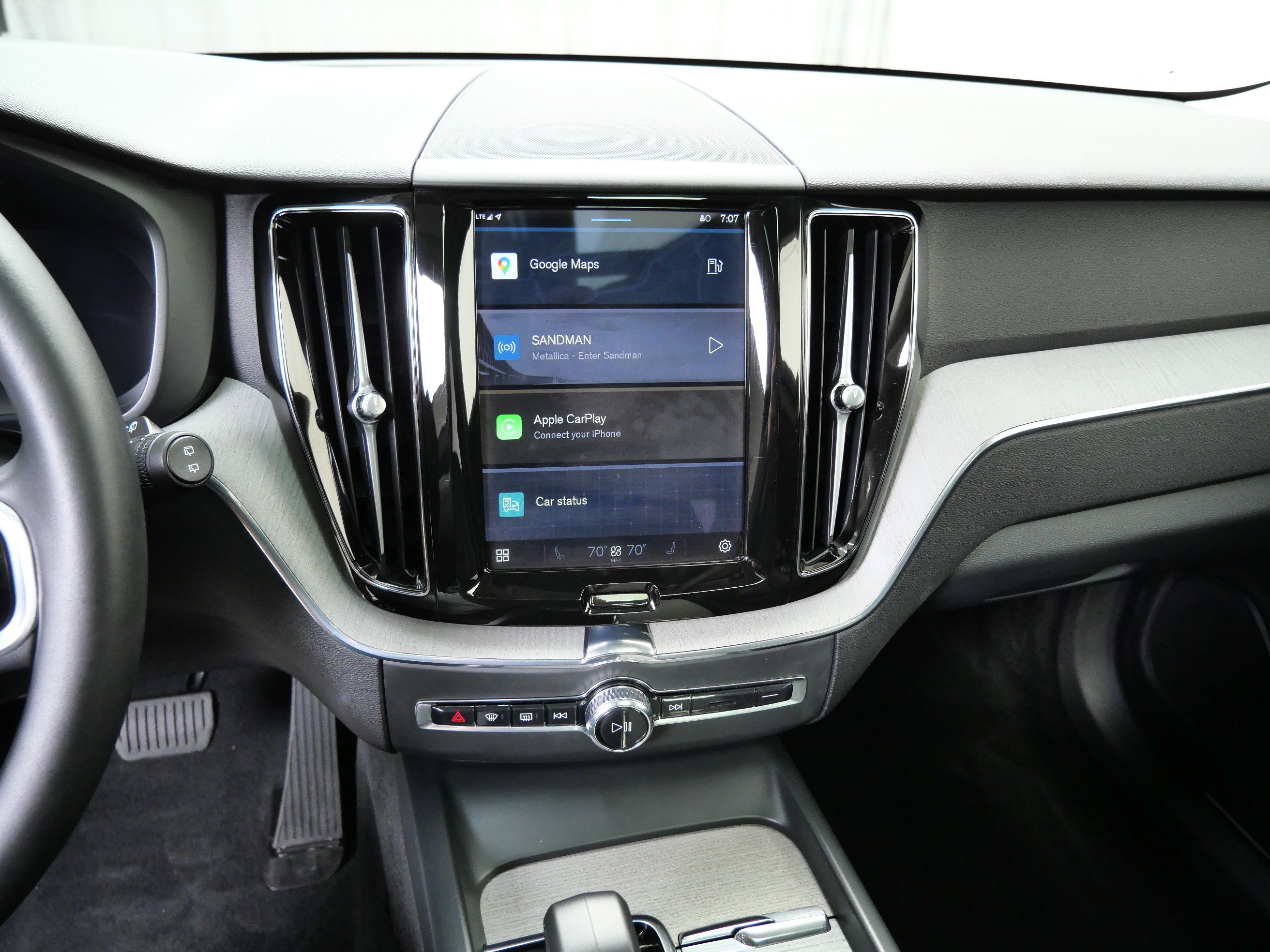 2025 Volvo XC60 Plus photo 19