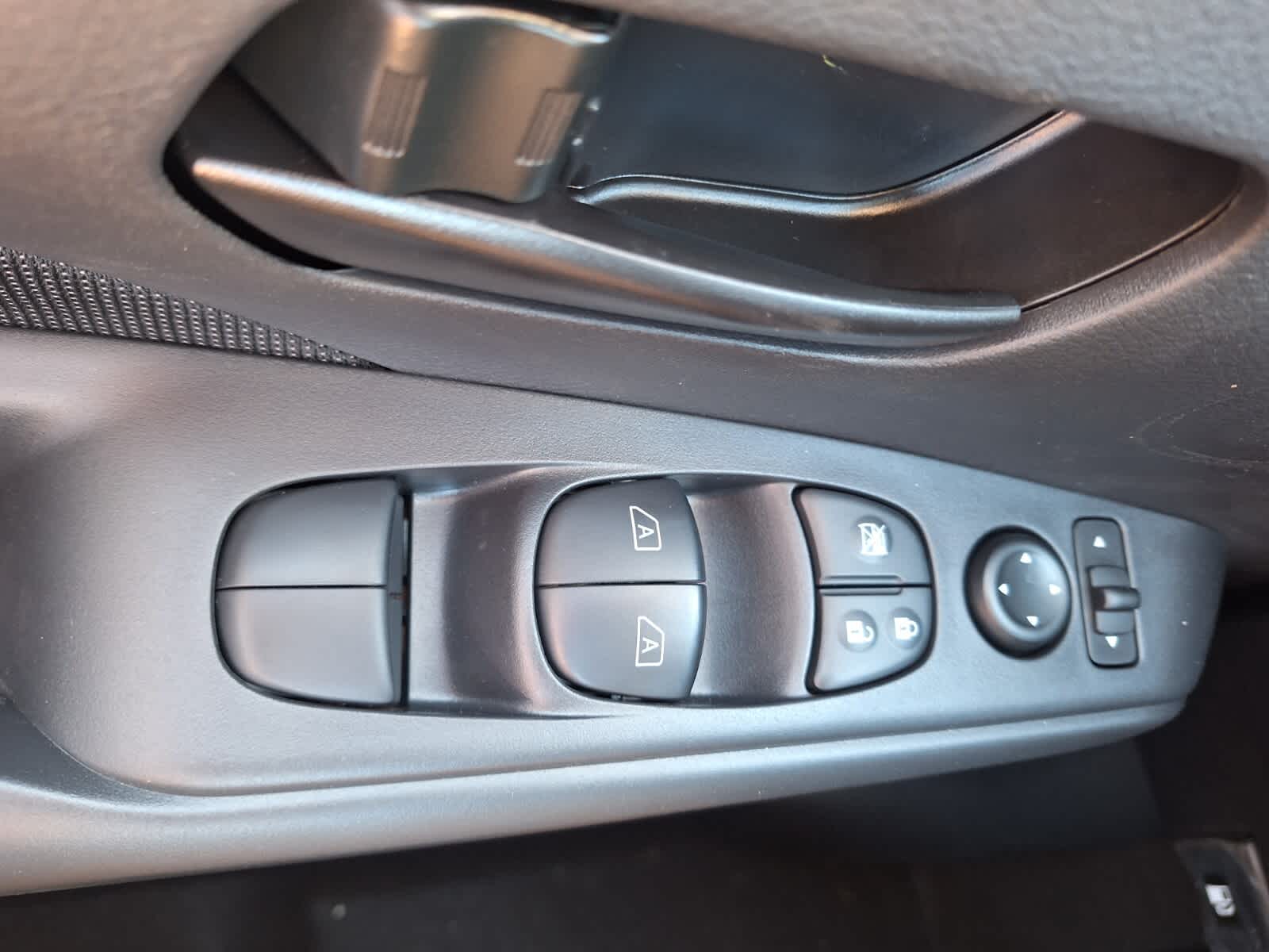 2025 Nissan Kicks Play S photo 20