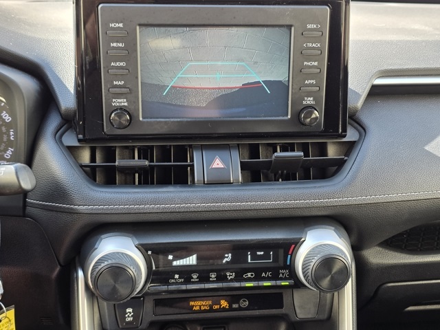 2019 Toyota RAV4 LE photo 18