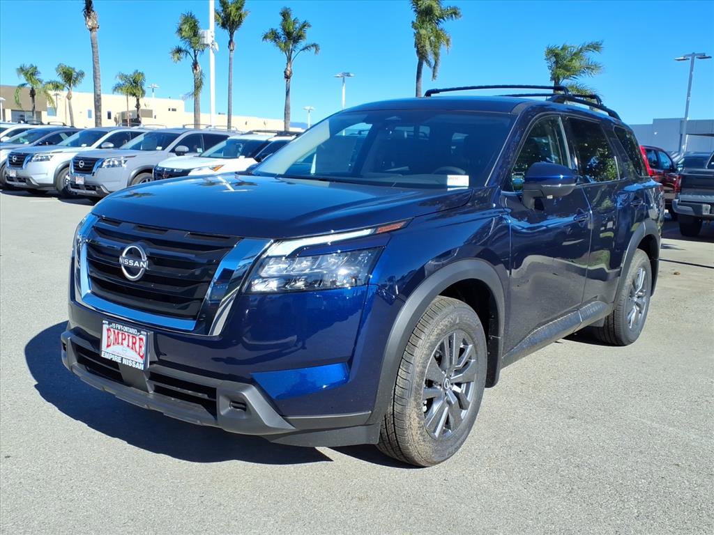2025 Nissan Pathfinder SV's photo