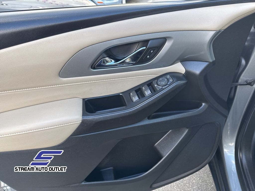 2023 Chevrolet Traverse LS photo 13