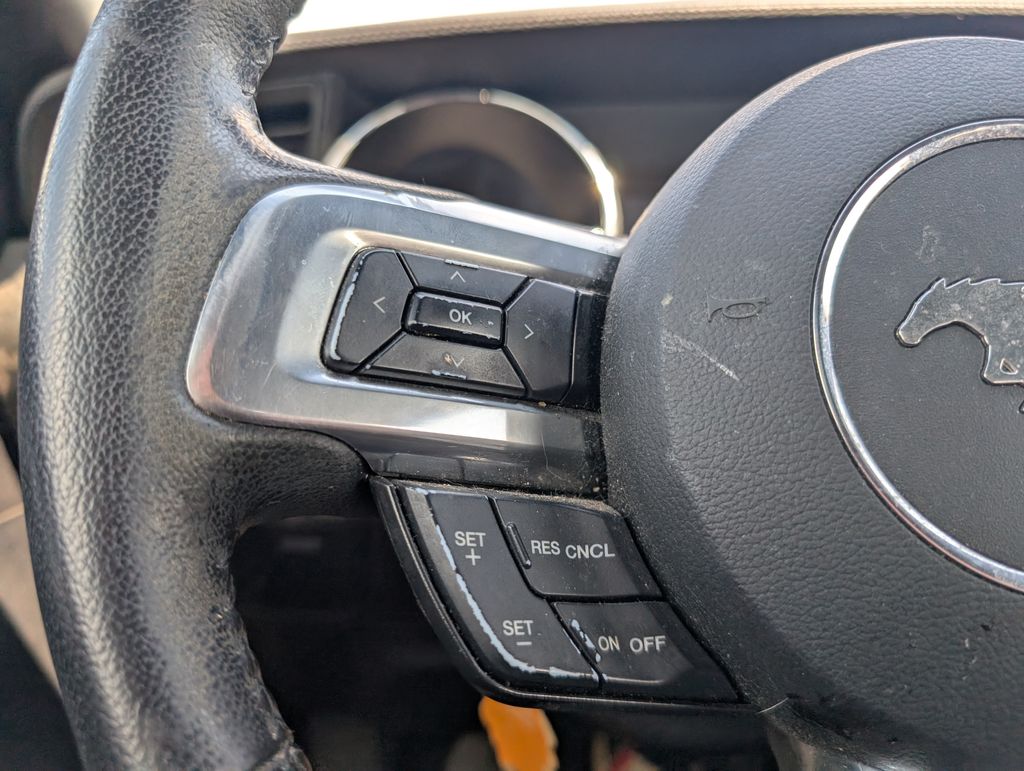 2016 Ford Mustang V6 photo 8