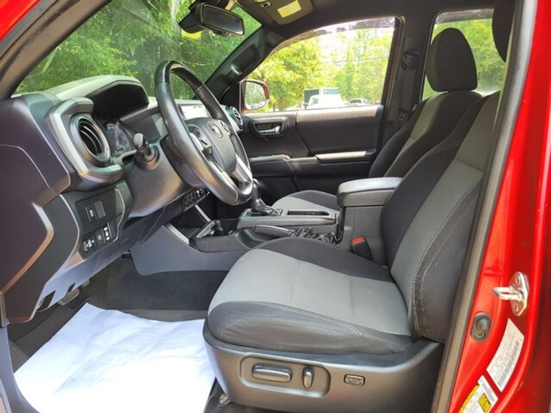 2020 Toyota Tacoma TRD photo 4