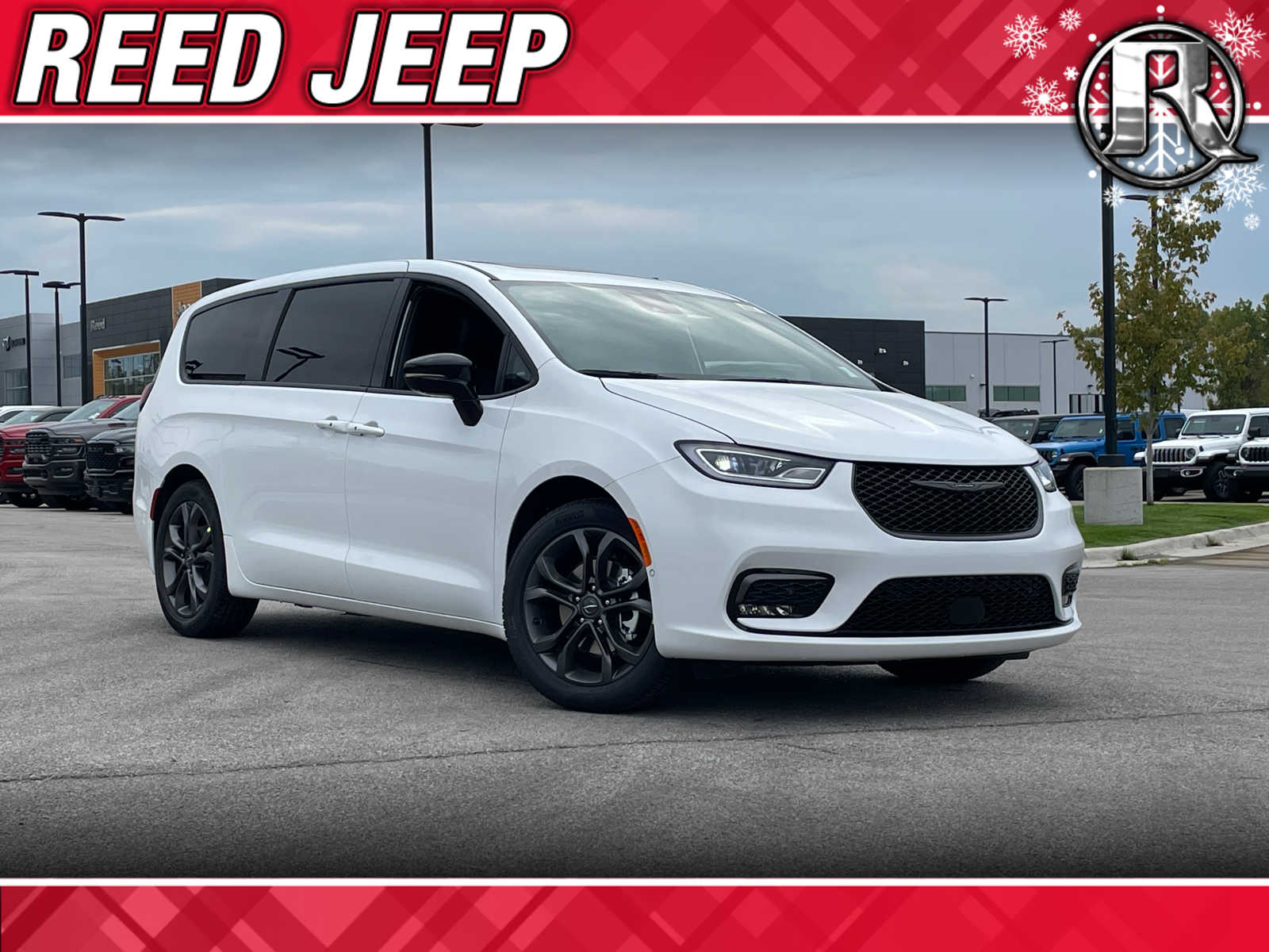 2026 Chrysler Pacifica Select's photo