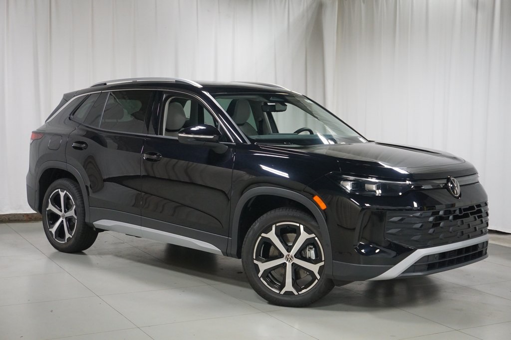 2025 Volkswagen Tiguan SE photo 3