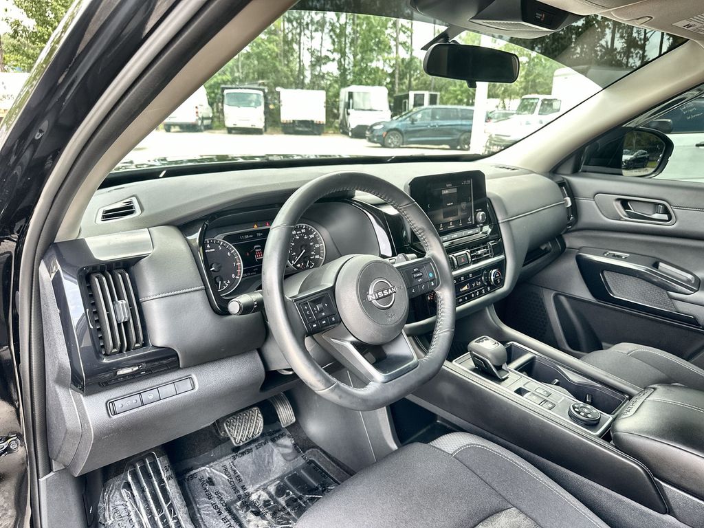 2024 Nissan Pathfinder SV photo 10