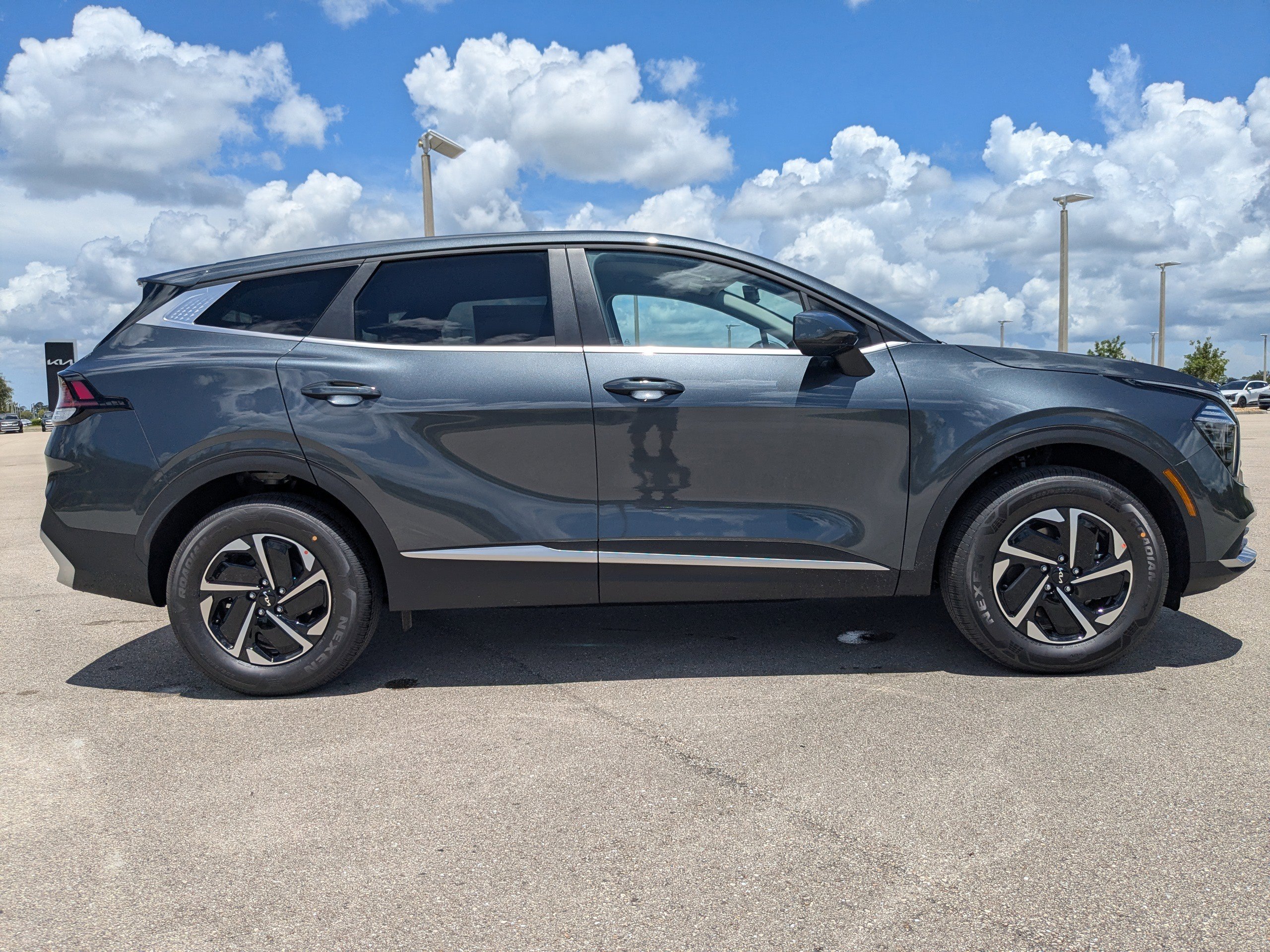 2025 Kia Sportage Hybrid LX photo 4
