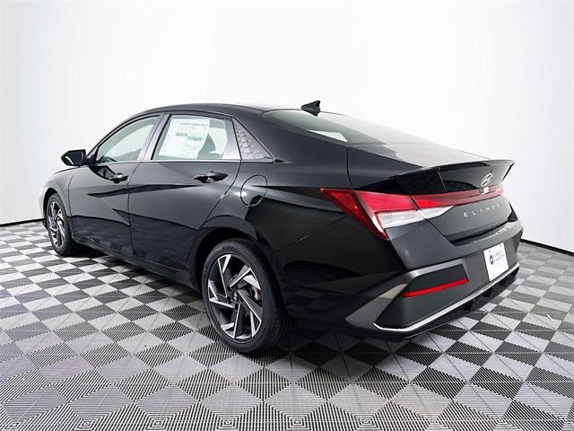 2025 Hyundai Elantra SEL Sport photo 2