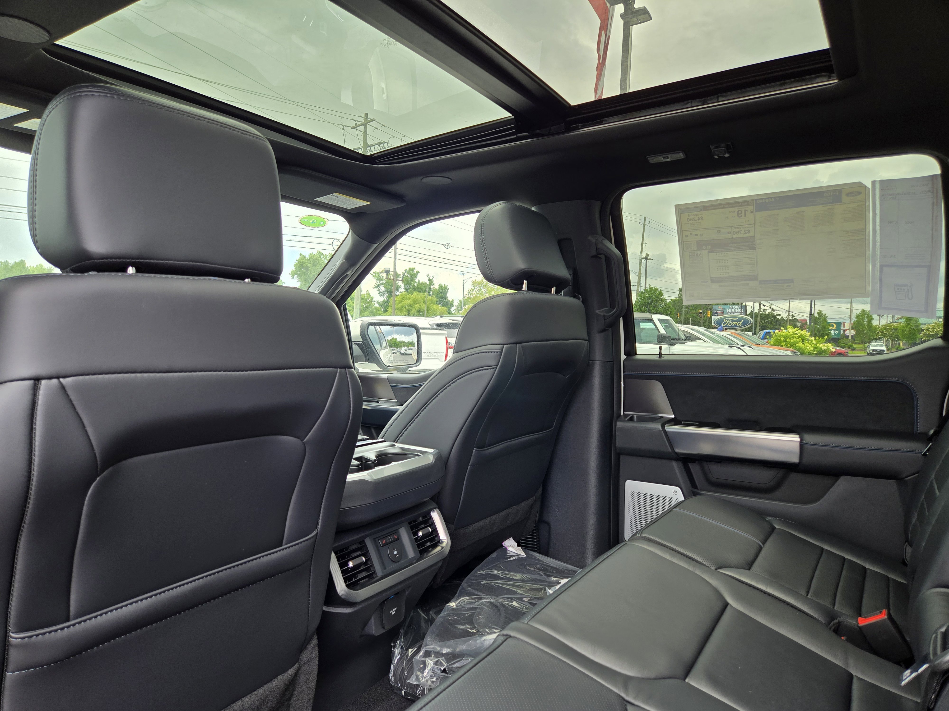 2025 Ford F-150 Platinum photo 3