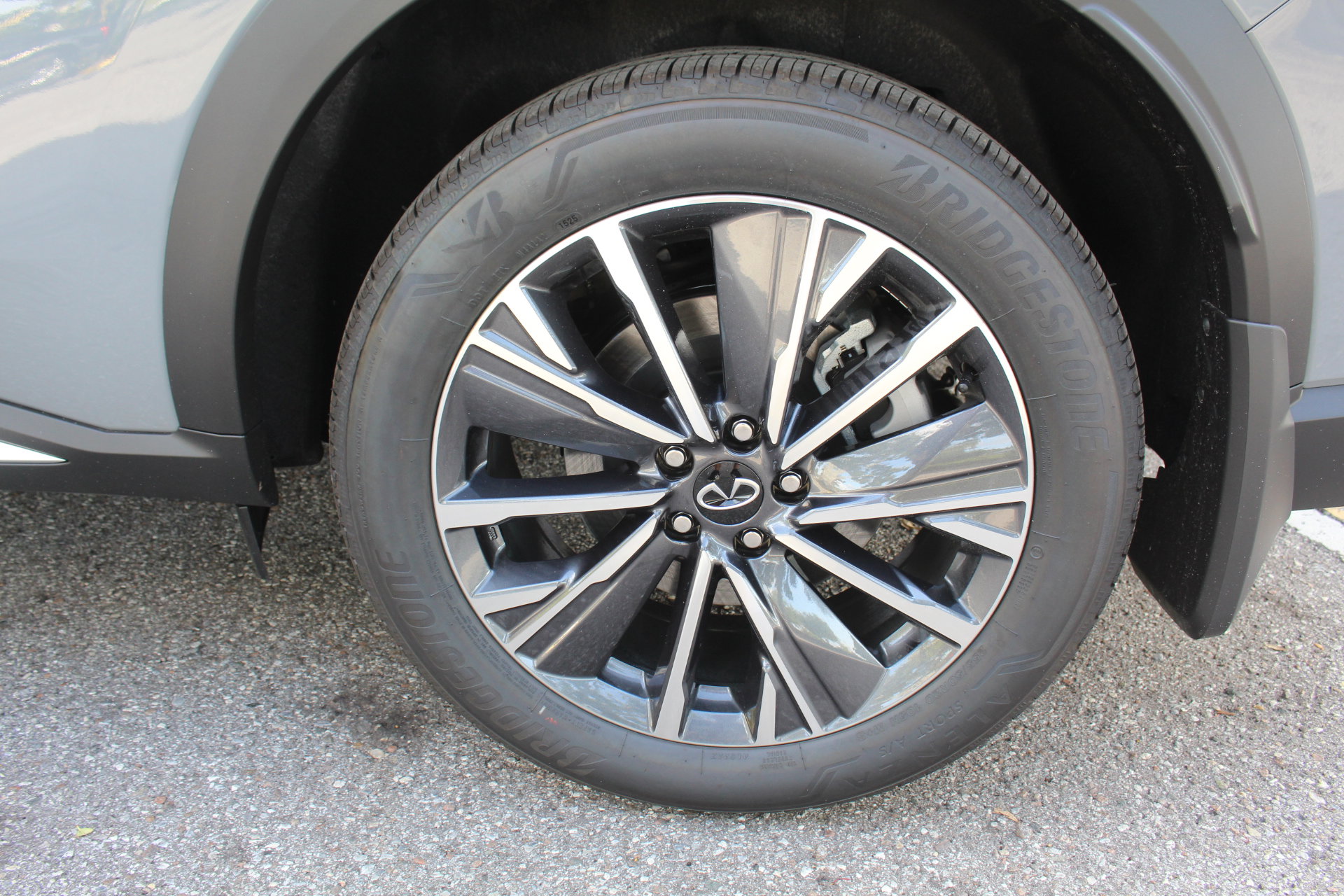 2026 Infiniti QX60 Luxe photo 9