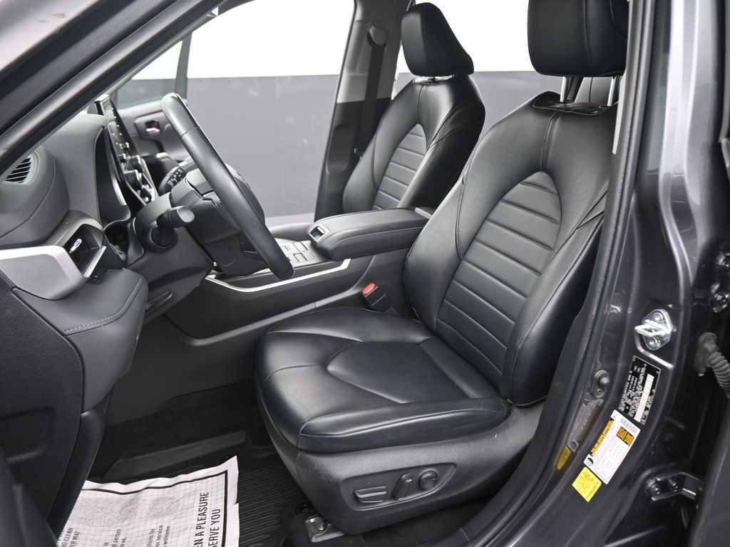 2022 Toyota Highlander XLE photo 35