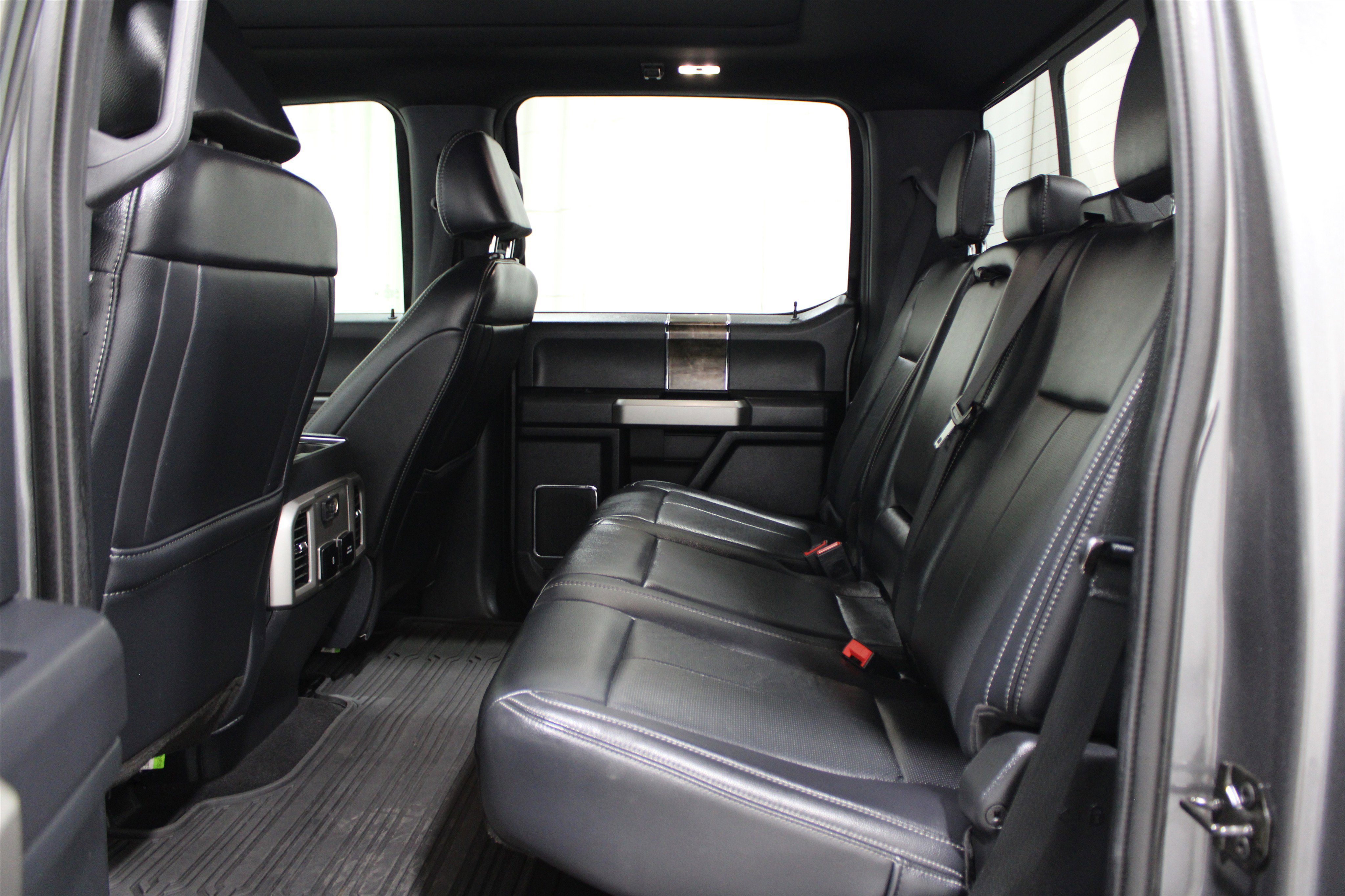 2022 Ford F-250 Lariat photo 17