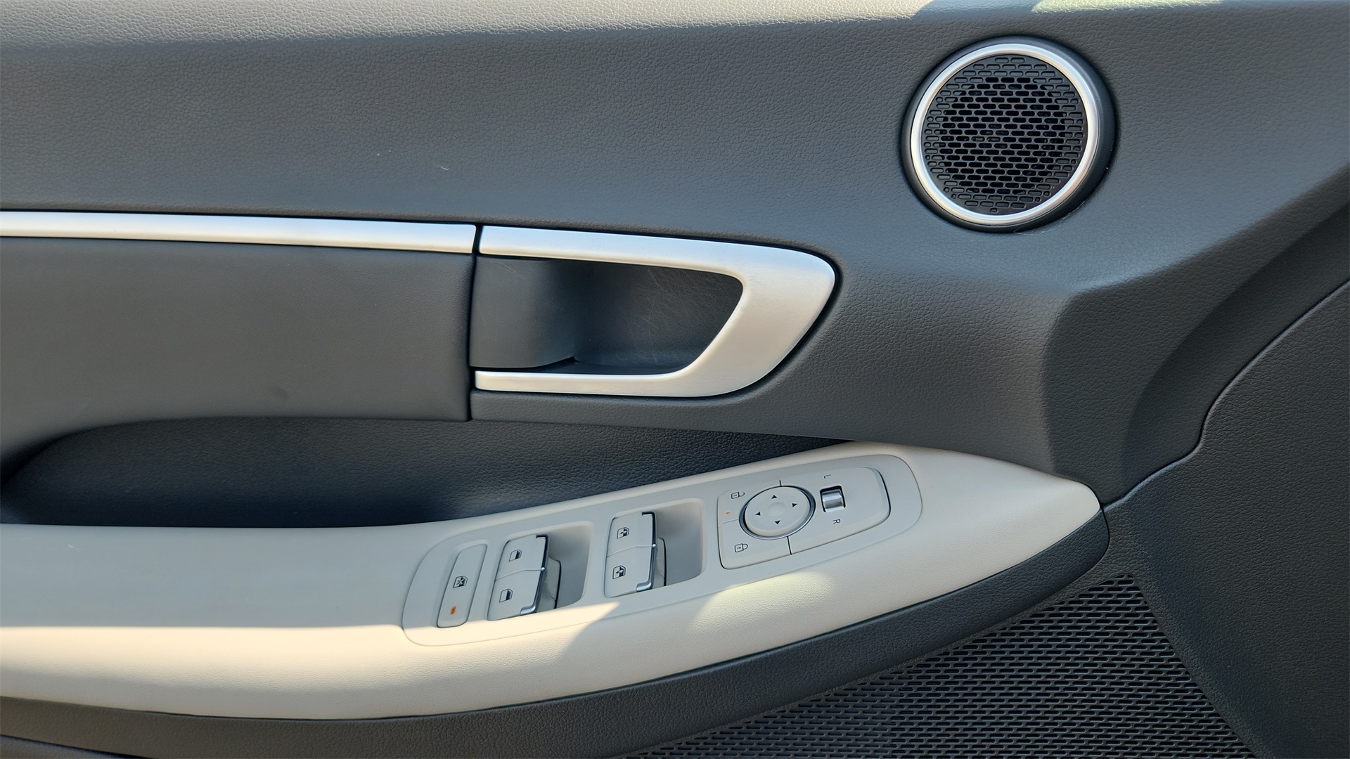 2025 Hyundai Sonata SEL photo 19